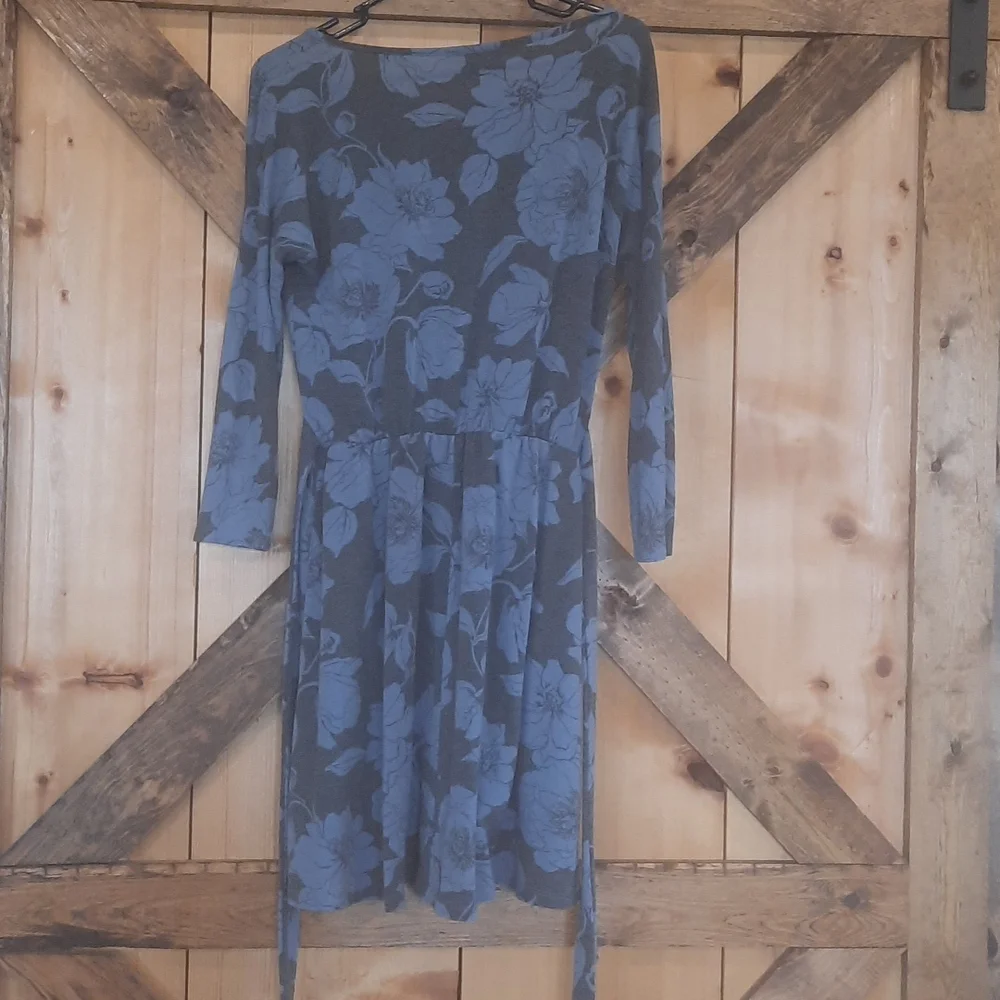 Dress - Picture 2 of 4